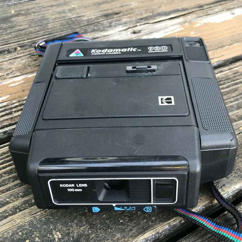 Kodak Kodamatic 930 Instant Film Camera Eastman Rainbow Strap Vintage 80s
